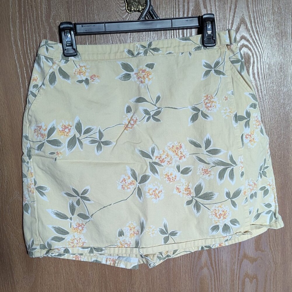 Gloria Vanderbilt Yellow Floral Wrap Skort, 10